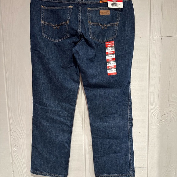 Women’s Wrangler Flame Resistant Jeans. - Picture 2 of 8